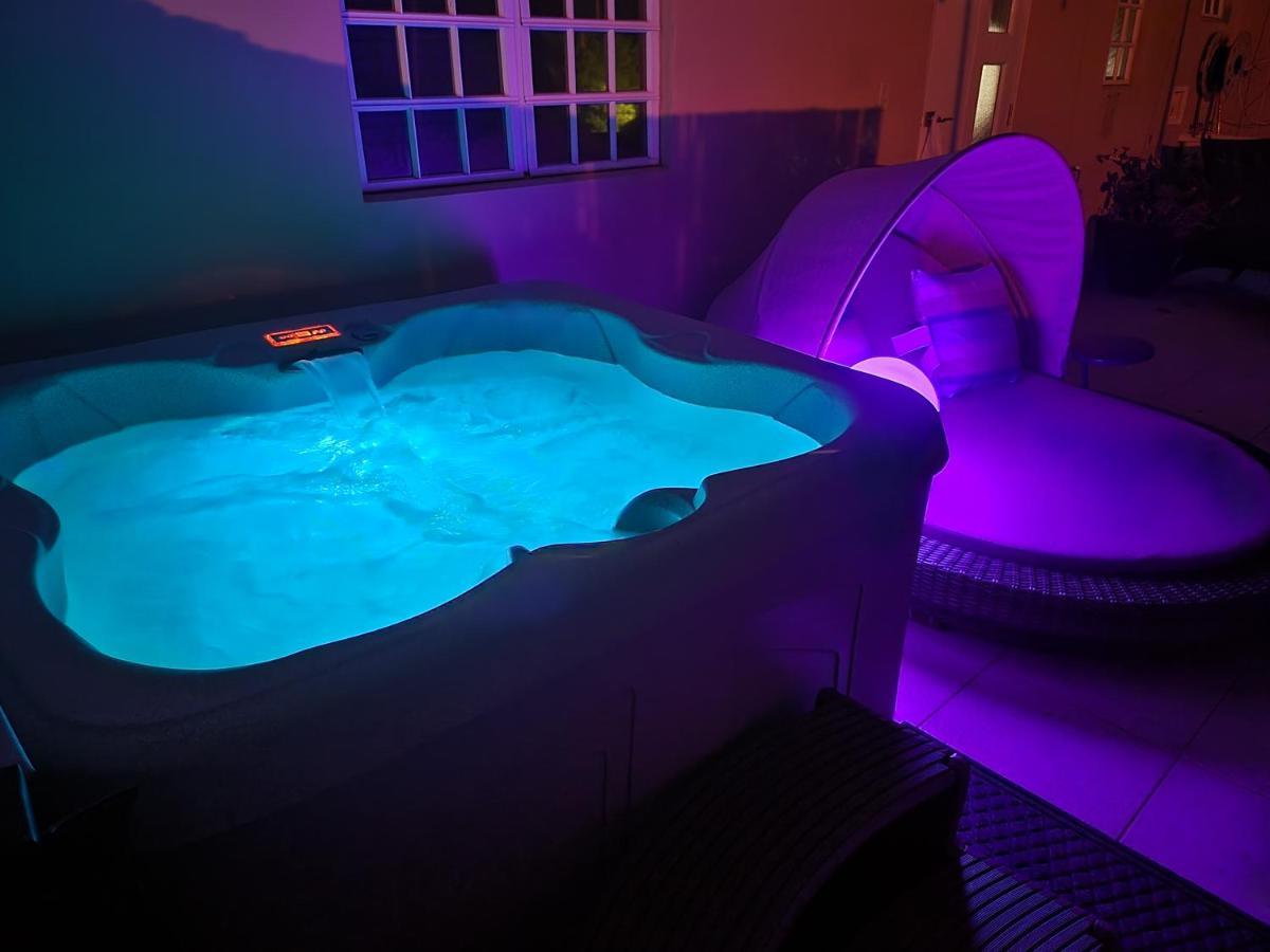 Appartement Luxury Retreat With Private Jacuzzi And Mountain Views Free Parking à Ponce Extérieur photo