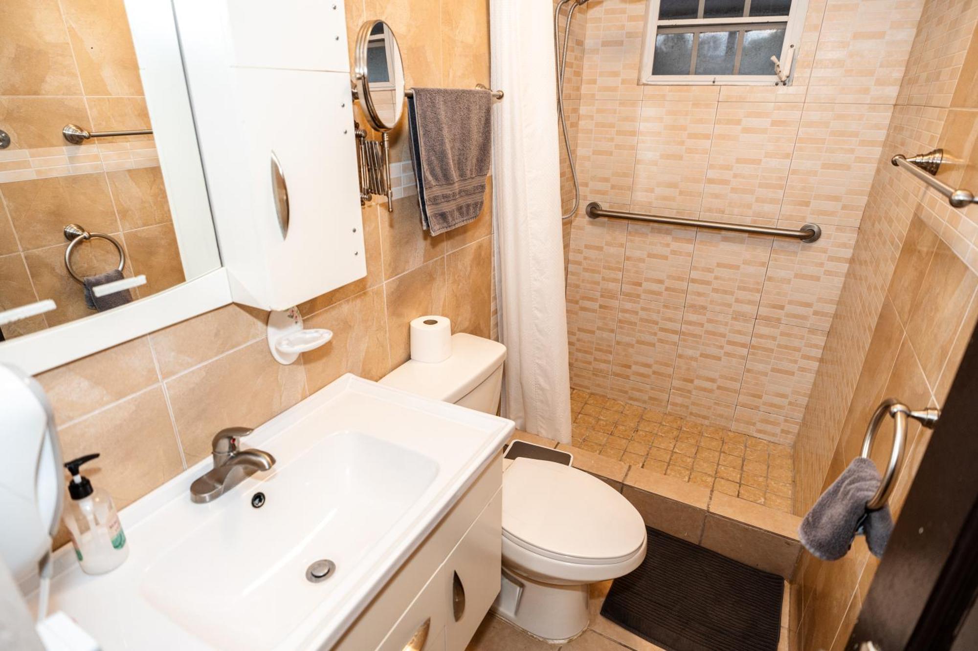 Appartement Luxury Retreat With Private Jacuzzi And Mountain Views Free Parking à Ponce Extérieur photo