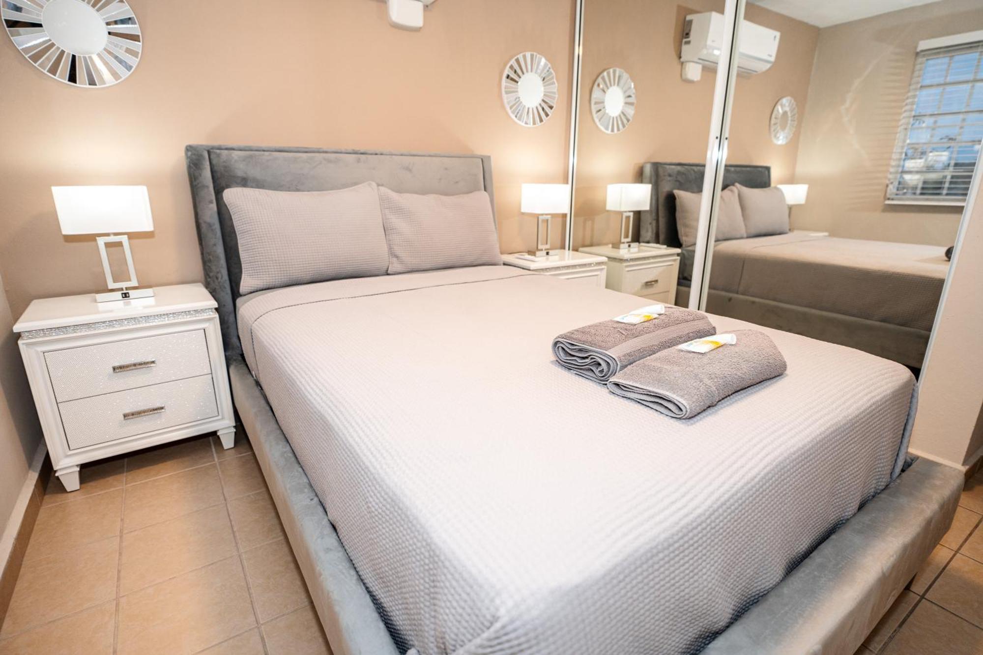 Appartement Luxury Retreat With Private Jacuzzi And Mountain Views Free Parking à Ponce Extérieur photo