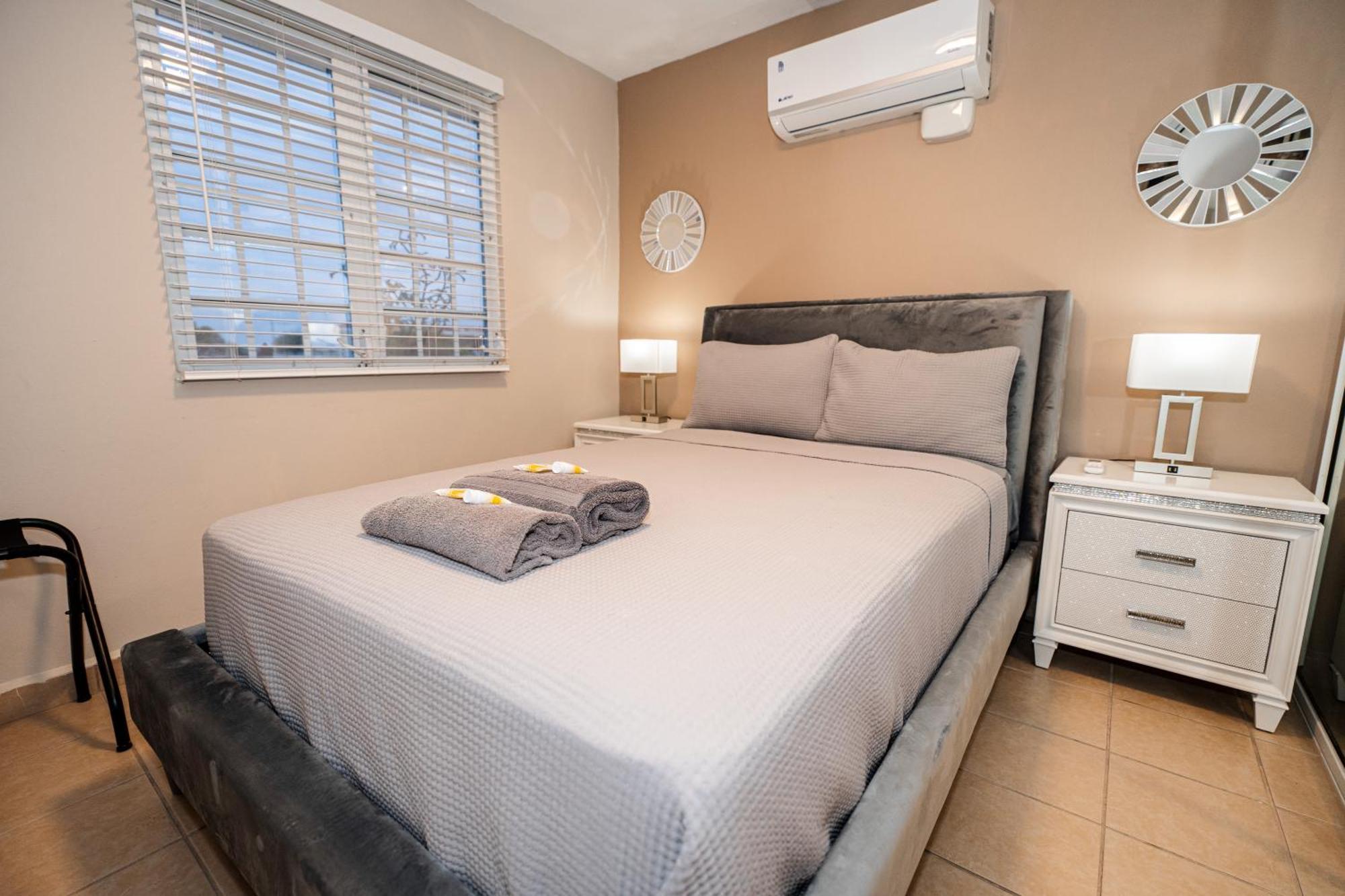 Appartement Luxury Retreat With Private Jacuzzi And Mountain Views Free Parking à Ponce Extérieur photo