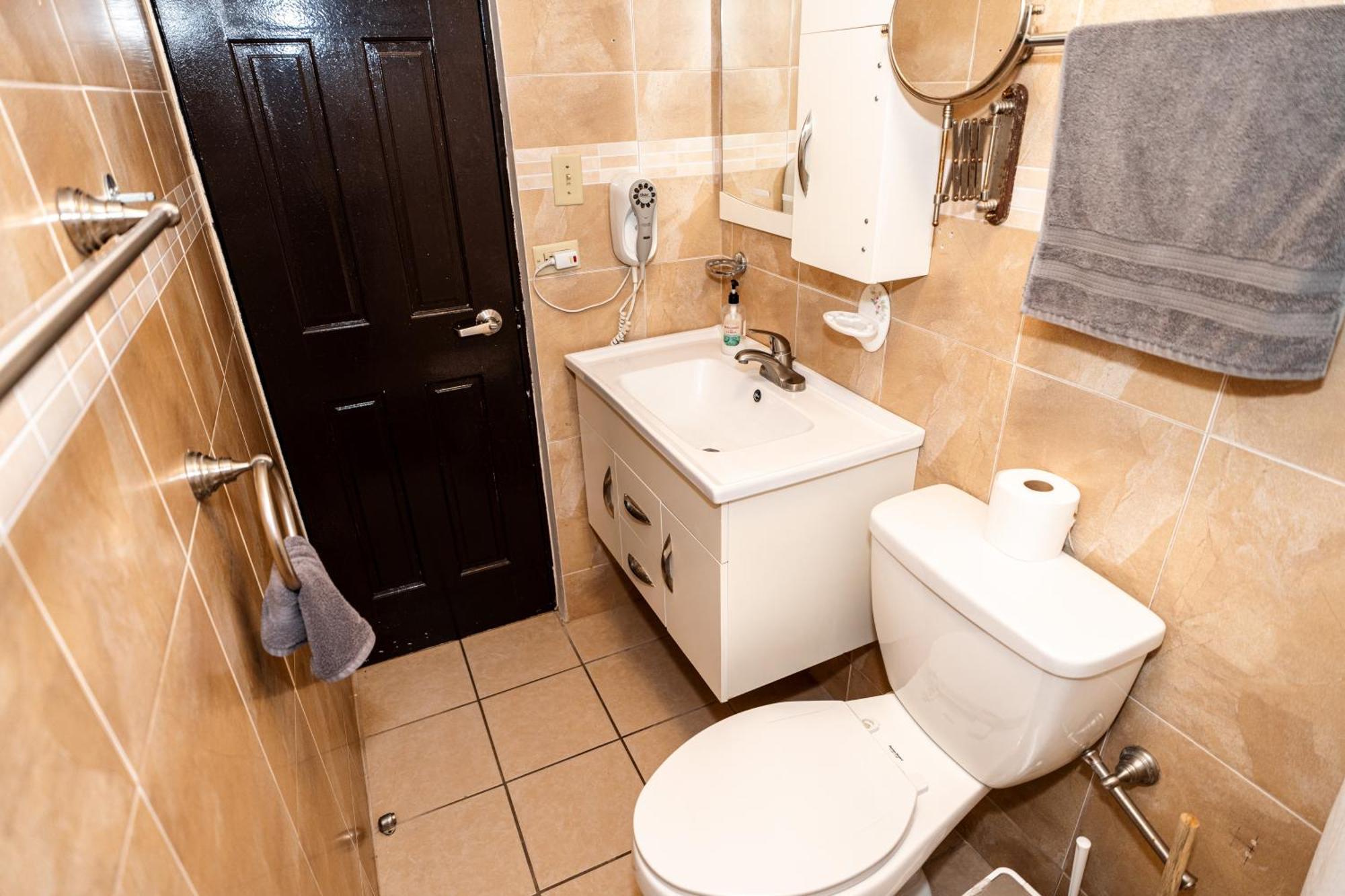 Appartement Luxury Retreat With Private Jacuzzi And Mountain Views Free Parking à Ponce Extérieur photo