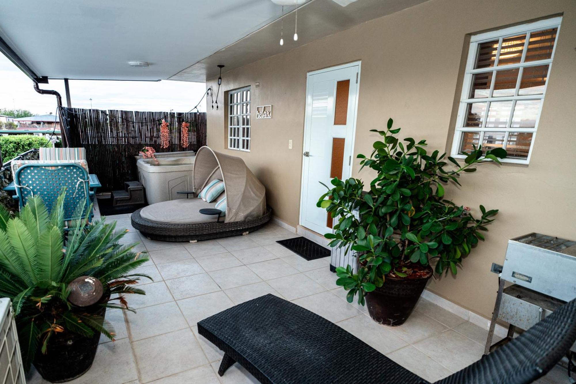 Appartement Luxury Retreat With Private Jacuzzi And Mountain Views Free Parking à Ponce Extérieur photo