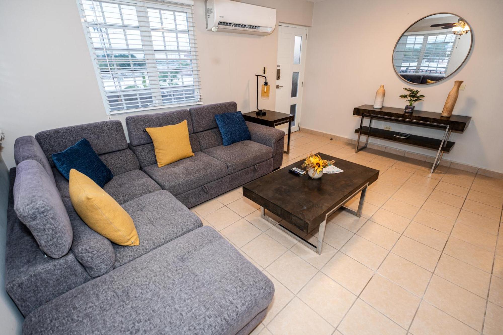 Appartement Luxury Retreat With Private Jacuzzi And Mountain Views Free Parking à Ponce Extérieur photo