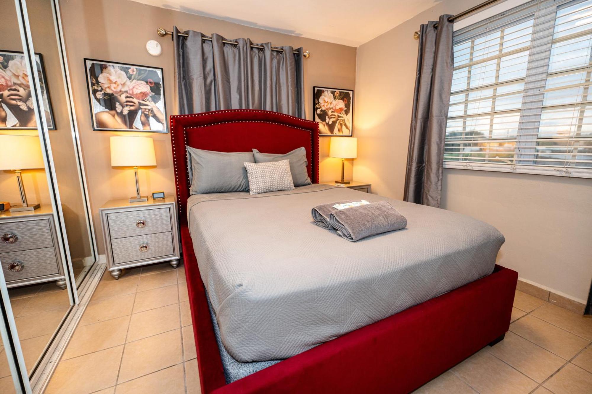 Appartement Luxury Retreat With Private Jacuzzi And Mountain Views Free Parking à Ponce Extérieur photo